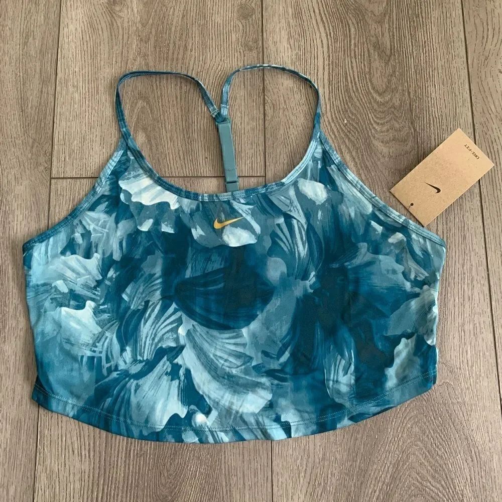 Nike woman’s training top size M